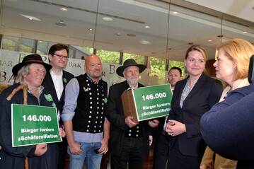 AMK in Mnster, 27.4.2018: Die Schfer im Gesprch mit Bundeslandwirtschaftsministerin Julia Klckner und der NRW-Landwirtschaftsministerin Christina Schulze Fcking.