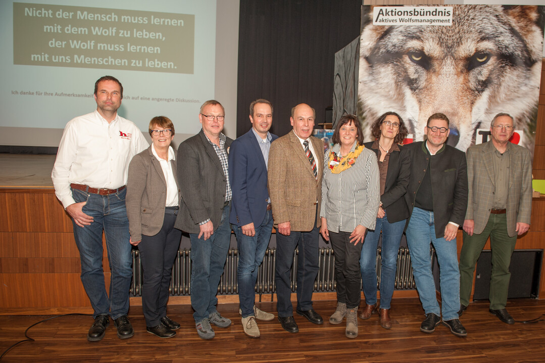 Referenten und Veranstalter der Wolfstagung in Faberg.