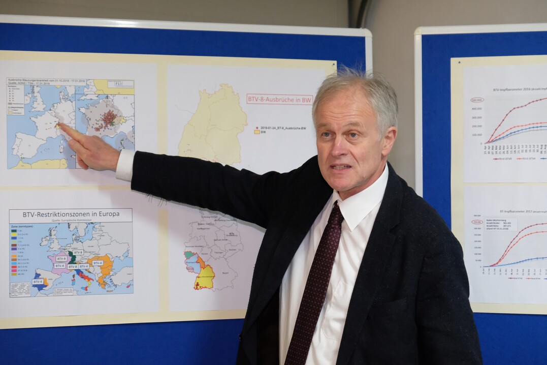 Dr. Gerhard Kuhn weist auf das Seuchengeschehen in Frankreich und in der Schweiz hin.