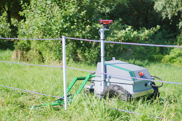 Weidezaun-Roboter knnten in Zukunft das hndische Freimhen ersetzen.