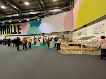 Schafe und Ziegen in der Tierhalle der Grnen Woche 2024