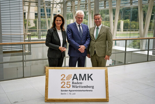v.l.n.r.: Bayerische Landwirtschaftsministerin Michaela Kaniber, Bundesminister Alois Rainer und Baden-Wrttembergs Landwirtschaftsminister Peter Hauk, Vorsitzende der Agrarministerkonferenz.