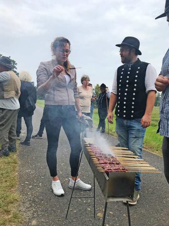 Ministerin Hanka Mittelstdt genoss neben den Gesprchen die hochwertigen Lamm-Leckereien.