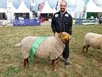 Dennis Havemann-Onnen mit dem Siegerbock (Kat.-Nr. 5).