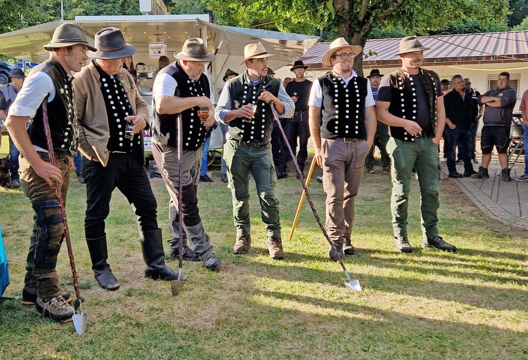 Die Teilnehmer des diesjhrigen hessischen Leistungshtens (v.l.): Steffen Schierholz (Sieger 2025), Andr Schwendel, Wilfried Fehl, Michael Prediger, Timo Bttner, Benedikt Schwing.