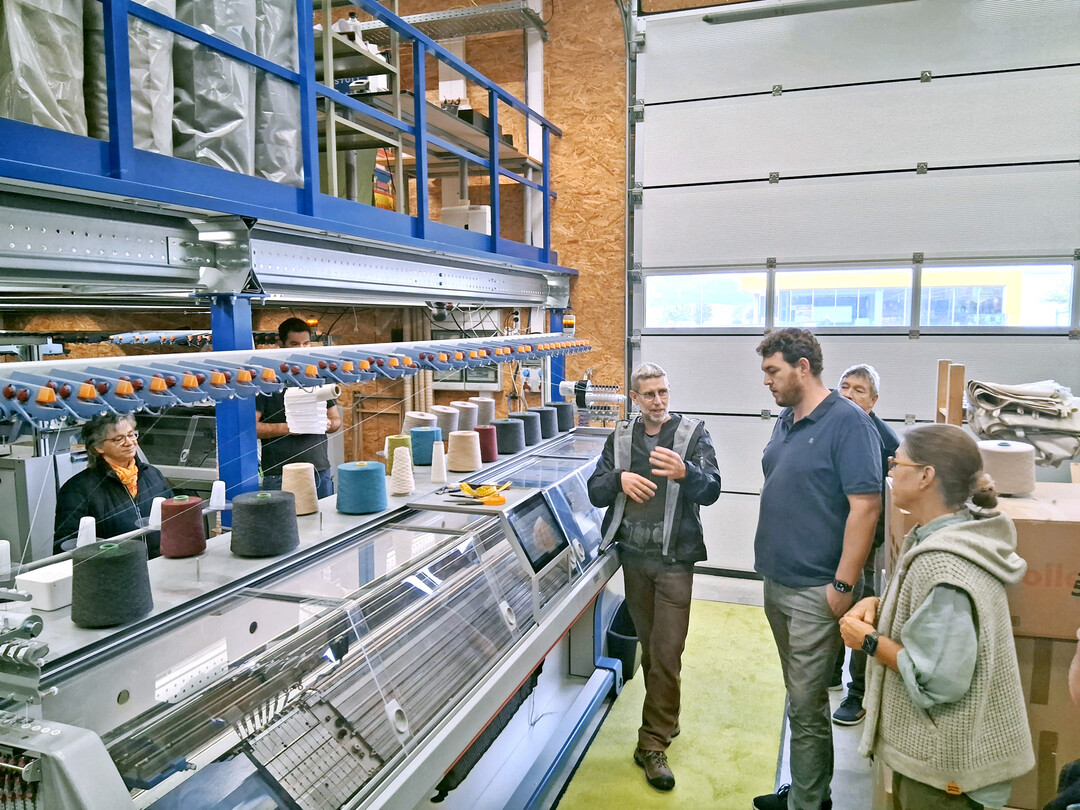 Demonstration an der Strickmaschine.