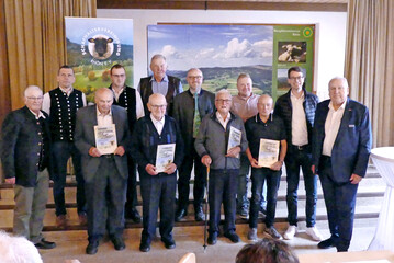 Jubiläum der Schafhaltervereinigung Rhön (v.l.): Reinhard Heintz, Norbert Werner, Helmut Kremer, Philip Seipel, Rudolf Kremer, Hubert Käsmann, Martin Kremer, Alois Röder, Florian Roos, Heinrich Ziegler, Sebastian Müller, Karl-Heinz Weß.