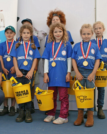 Gl�ckliche Jungz�chter nach dem anstrengenden Wettbewerb.