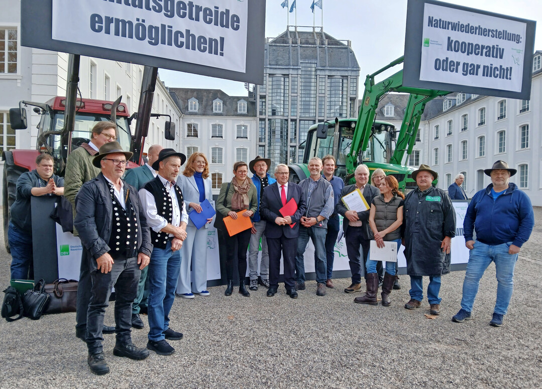 UMK im Saarland: In der Mitte die Umweltminister der Bundesl�nder Saarland (Petra Berg), Brandenburg (Hanka Mittelst�dt) und Mecklenburg-Vorpommern (Till Backhaus).