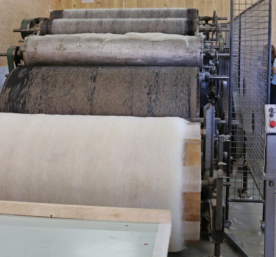 Eine der alten Kadiermaschinen, die hauptsächlich für Schauvorführungen genutzt werden.