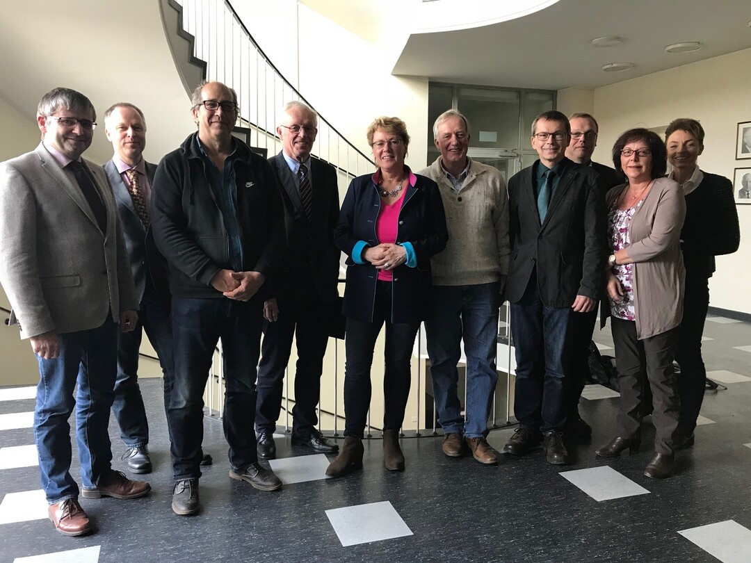 Gespräch der Schafzüchter im Landwirtschaftsministerium (v.l.): Axel Munzel, Mathias Brockob, Carl Wilhelm Kuhlmann, Dr. Helmut Wilke, Ministerin Barbara Otte-Kinast, Heiko Schmidt, Klaus Gerdes, Jochen Rehse, Dr. Johanne Waßmuth und Dr. Dorit Stehr.