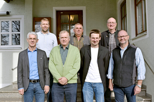 Gemeinsamer Einsatz für die bayerische Schafhaltung (v.r.): Stellvertretender LV-Vorsitzender Robert Drexel, LV-Vorsitzender Dr. Christian Mendel, Woll-EG-Vorsitzender Martin Brickel, Stellvertretender LV-Vorsitzender Klemens Roß, EG-Vorsitzender Robert Lechner, LV-Geschäftsführer Martin Bartl und Dr. Michael Köstner von der Tierseuchenkasse.