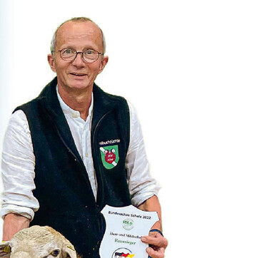 Benedikt Httemann stellte mit seinem Braunen Haarschafbock, 
Kat.-Nr. 103, den Champion in dieser Rassegruppe.