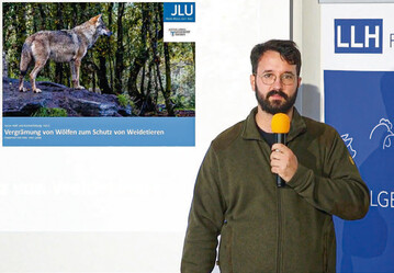 Sven Lauke erklrte das Projekt mAInZaun.