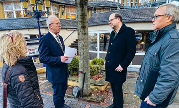 Whrend der Beratungen der Umweltministerkonferenz (UMK) konnten sich Vertreter der VDL mit Christian Meyer ber die Zuspitzung der Lage durch den ungehinderten Anstieg der Wolfspopulation austauschen. (v.l.: Anette Wohlfarth, Alfons Gimber, Christian Meyer, Joachim Rehse)