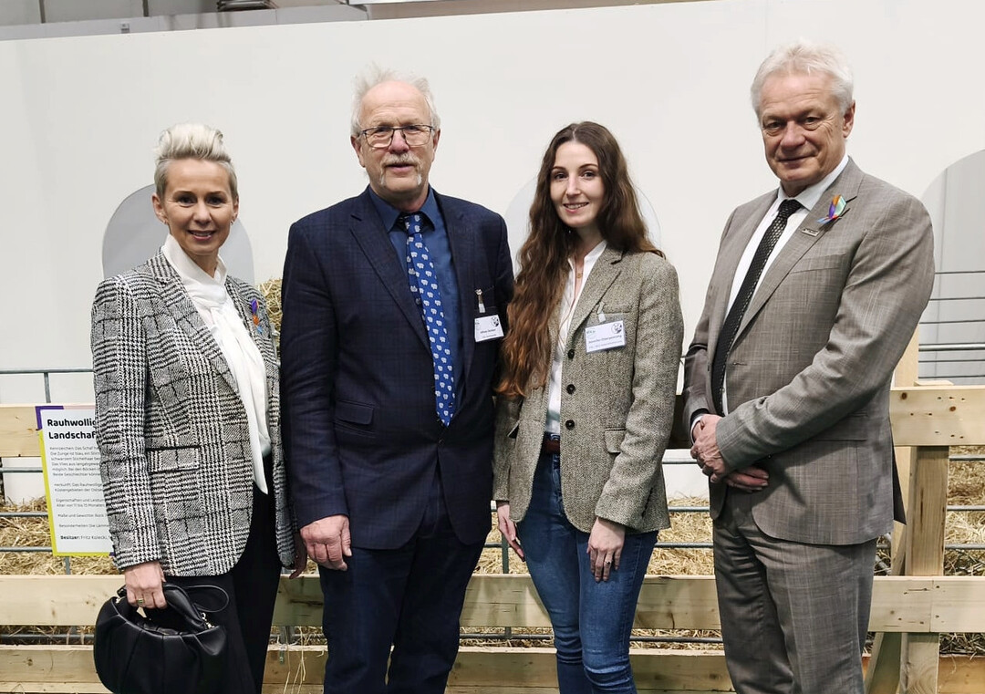 Trafen sich auf der Gr�nen Woche 2026 (v.l.): Staatssekret�rin Silvia Breher, VDL-Vorstandsvorsitzender Alfons Gimber, VDL-Gesch�ftsf�hrerin Jennifer Oberpenning und Bundeslandwirtschaftsminister Alois Rainer.