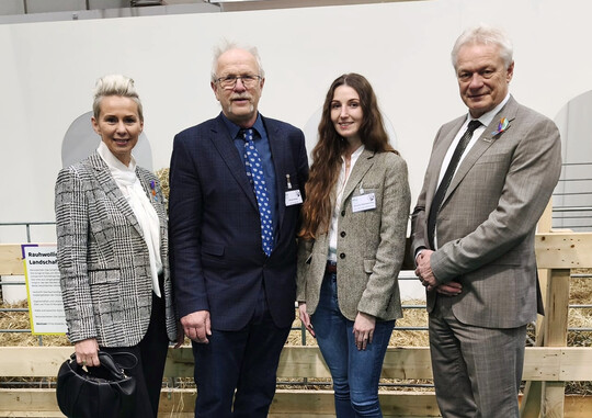 Trafen sich auf der Gr�nen Woche 2026 (v.l.): Staatssekret�rin Silvia Breher, VDL-Vorstandsvorsitzender Alfons Gimber, VDL-Gesch�ftsf�hrerin Jennifer Oberpenning und Bundeslandwirtschaftsminister Alois Rainer.