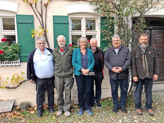 Der neue Vorstand des Vereins f�r Sch�fereigeschichte (v.l.): Erich Hutzelmann, Markus Klien, Dr. Christiane Benesch, Ernst Fauser, Uwe Mohr, Franz Behr. Nicht auf dem Bild sind Karin Kirschbaum und J�rgen Maucher.