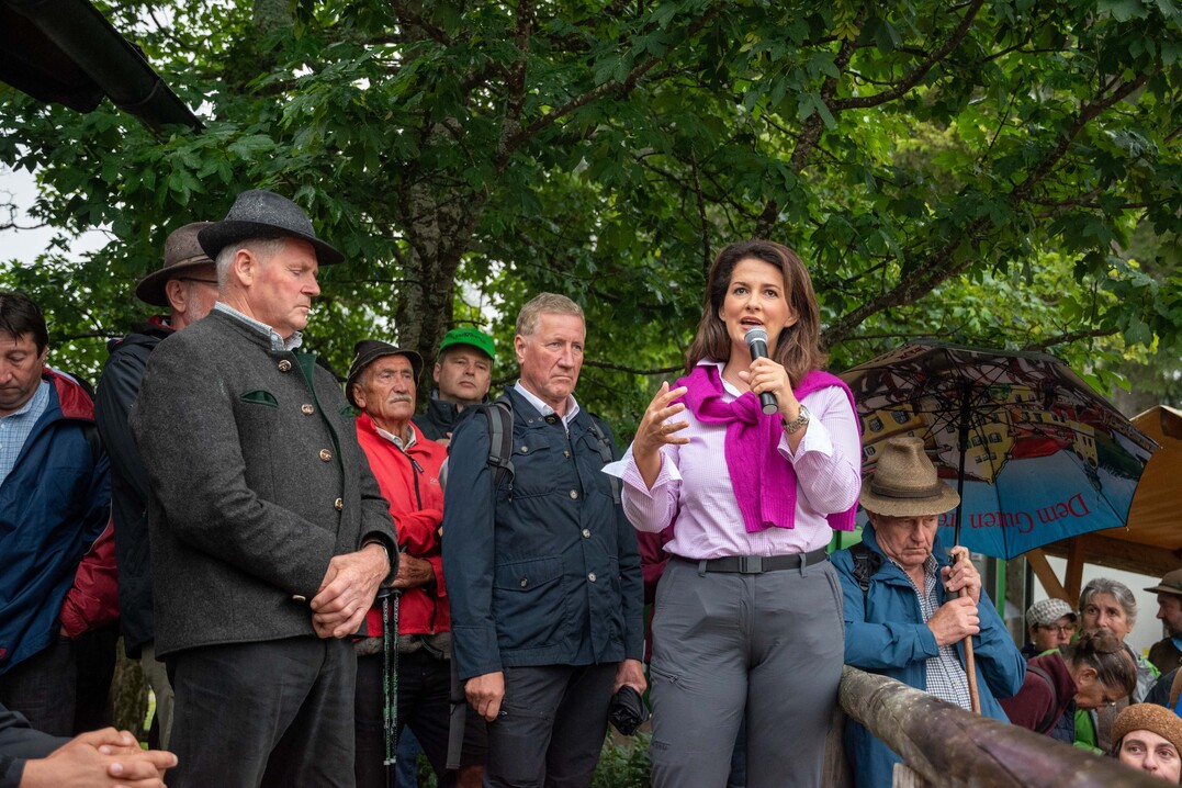 Almbegehung mit Landwirtschaftsministerin Michaela Kaniber Ende Juli 2019.