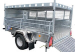 Ein vollausgestatteter
spezieller Anhänger für den
Transport von Schafe und
Ziegen.