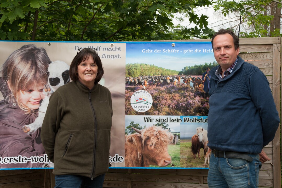 Matthias Abeln aus Dwergte ist der neue Sprecher der neu gegründeten Bürgerinitiative Weser-Ems. Neben ihm die Sprecherin der ersten Bürgerinitiative „für wolfsfreie Dörfer“, die vor zwei Jahren im Raum Celle gegründet wurde, Anne Friesenborg.