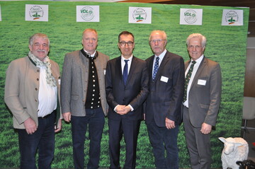 Bundeslandwirtschaftsminister zu Besuch beim Parlamentarischen Abend der WDL (v.l.): Bernd Merscher (BDZ-Vorsitzender), Robert Lechner (WDL-Vorstand), Minister Cem zdemir, Alfons Gimber (VDL-Vorsitzender) und VDL-Geschftsfhrer Dr. Stefan Vll.