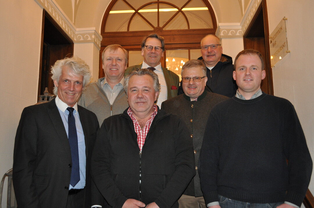 Der neue Vorstand (v.l.): Geschäftsführer Dr. Stefan Völl, Robert Lechner, Johann Nesges, Freiherr Riederer von Paar, Josef Baumann, Ulrich Rothweiler und Karl Olschewski (auf dem Bild fehlt Karl-Henning Hinz).