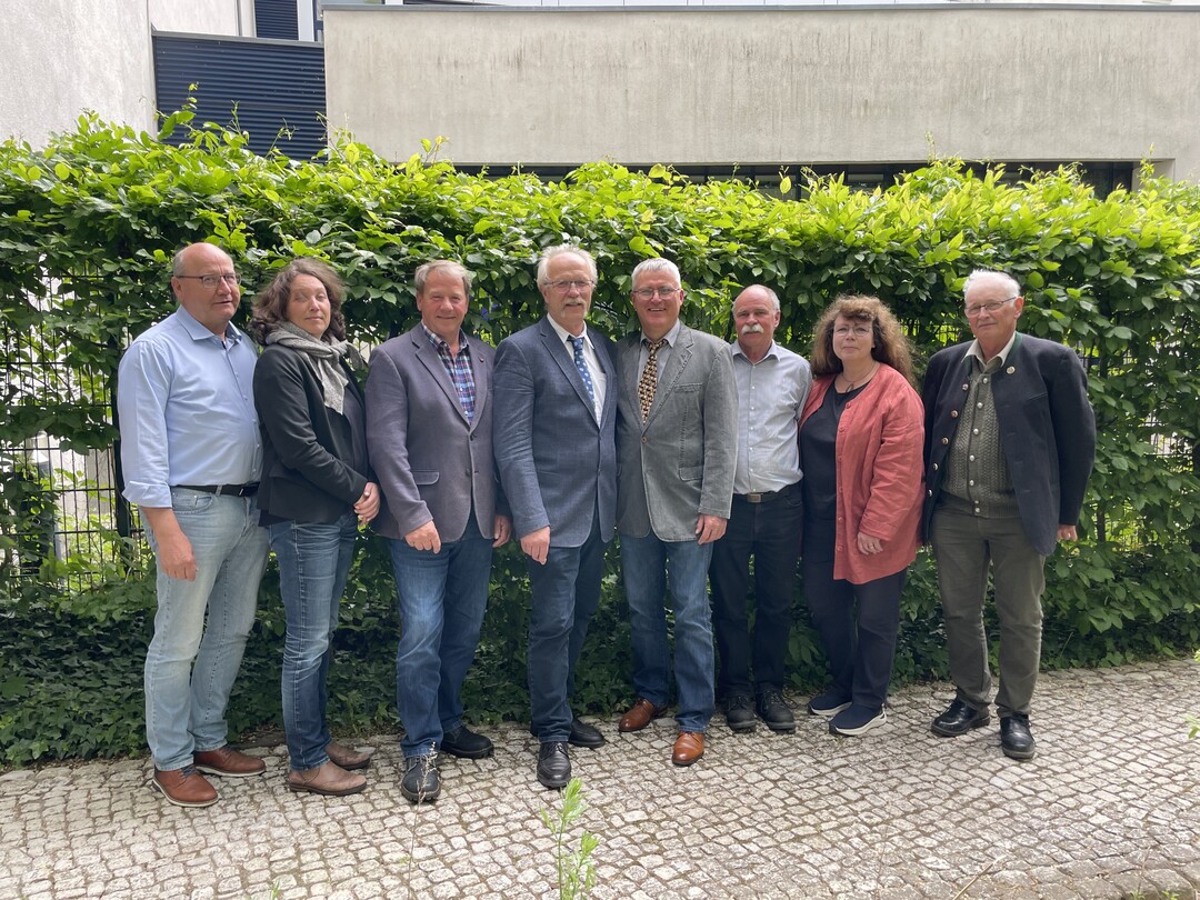 Der „neue-alte“ VDL-Vorstand (v.l.): Gerhard Schuh, Janine Bruser, Henning Hinz, Alfons Gimber, Werner Neumann, Andreas und Ortrun Humpert und Reinhard Heintz. Auf dem Bild fehlen Jens-Uwe Otto und Ingo Stoll.