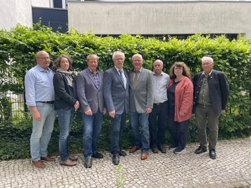 Der neue-alte VDL-Vorstand (v.l.): Gerhard Schuh, Janine Bruser, Henning Hinz, Alfons Gimber, Werner Neumann, Andreas und Ortrun Humpert und Reinhard Heintz. Auf dem Bild fehlen Jens-Uwe Otto und Ingo Stoll.