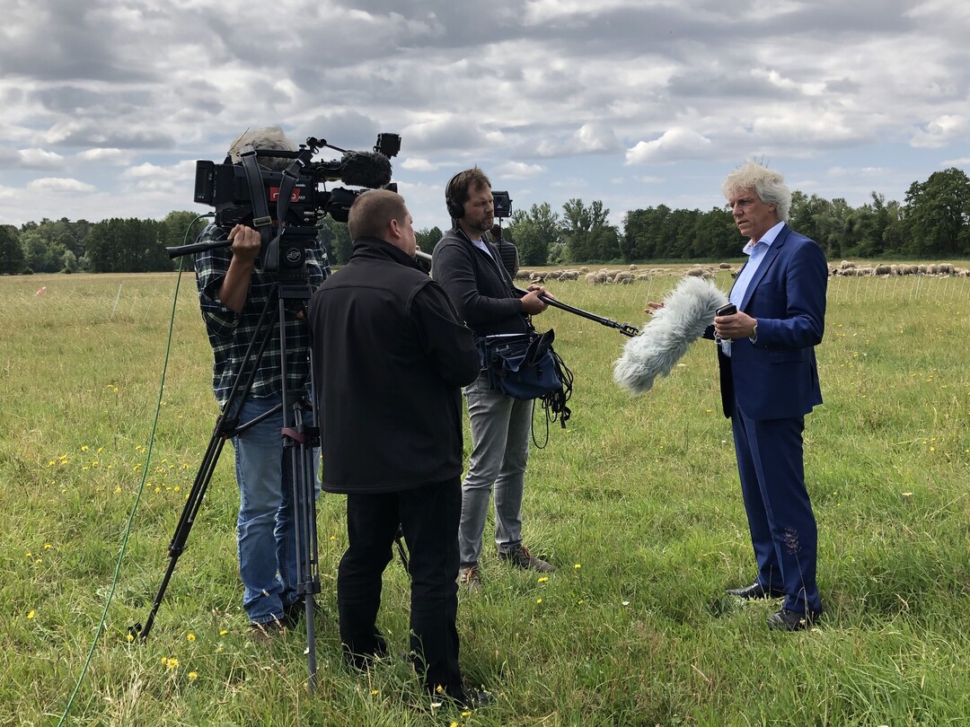 Dr. Stefan Vll, VDL-Geschftsfhrer, im Interview mit der Presse.