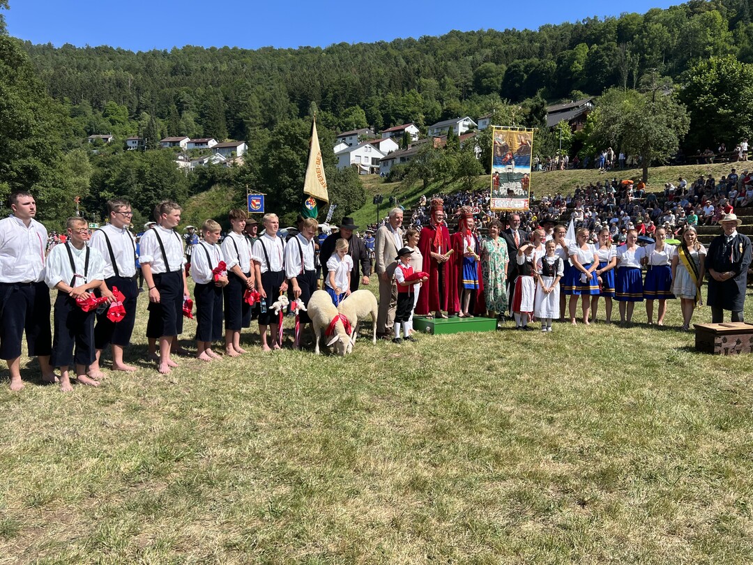 Glückwünsche an Dominik Fröschle aus Bad Wildbad, bereits amtierender König, und an die neue Königin Nadine Mezger (Kleinbeck) aus Gültlingen.