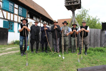 30. Thringer Landesmeisterschaft im Hten (v.l.): Peter Kieslich (Preisrichter), Jrgen Hoffmann (Preisrichter), Bernd Angelroth (Preisrichter), Herbert Kind (Titelverteidiger), Gunter Buschmann, Holger Backhaus, Klaus-Dieter Knoll.