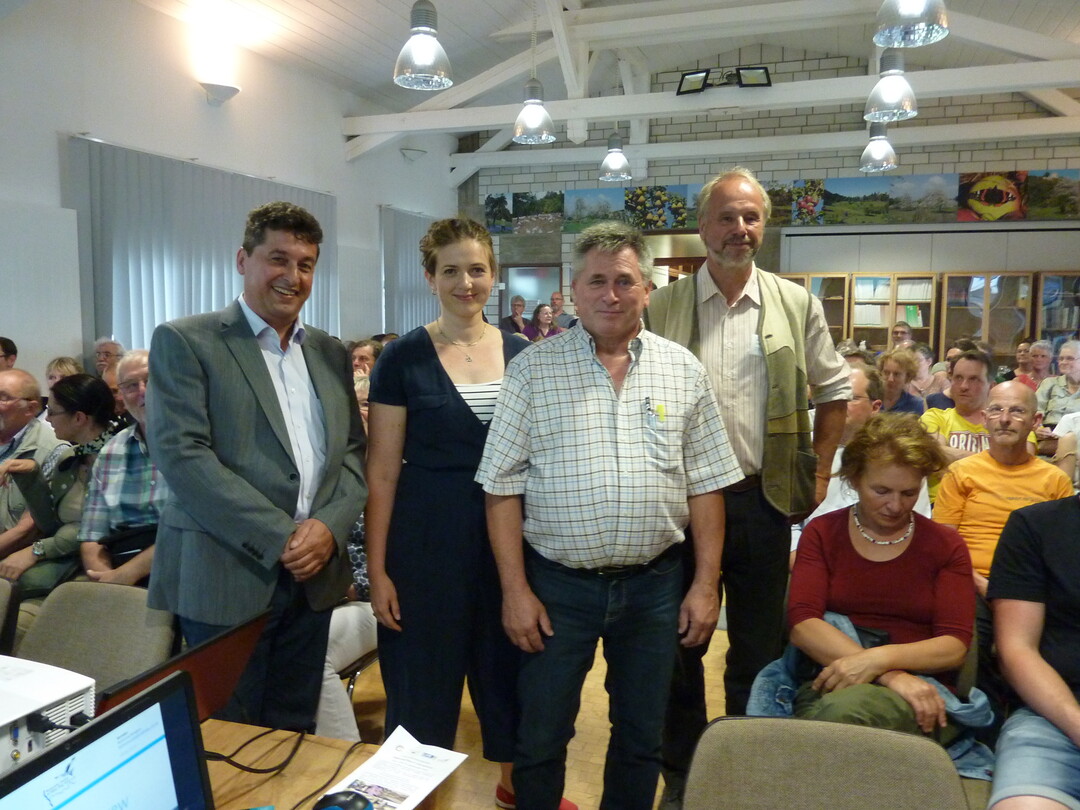 Referenten der Informationsveranstaltung in der Biologischen Station des Rhein-Sieg-Kreises in Eitorf (v.l.): Peter Schütz (Umweltministerium NRW), Katharina Stenglein (NABU), Gerd Dumke (Schafzuchtverband NRW), Dr. Dieter Steinwarz (Leiter der Biologischen Station).