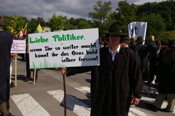 Die Schfer haben Erfahrung beim Demonstrieren - hier in Luxemburg 2009. Der Spruch hat an Aktualitt nichts verloren!