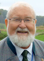 Dr. Rolf Minhorst ist Gründungsmitglied und langjähriger Vorsitzender des Nolana-Netzwerks Deutschland. Der Verein widmet sich der Zucht wirtschaftlich interessanter Haarschafrassen.