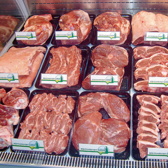 Die Kunden finden das Wrttemberger Lamm in den Fleischtheken der Edeka Sdwest-Mrkte.