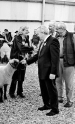 Carl Lauenstein (rechts) mit Agrarminister Till Backhaus (vorne).
