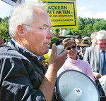 Carl Lauenstein bei einer seinen
vielen Demonstrationen
der Schafhalter.