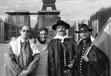 Die deutsche Delegation vor dem Eiffelturm (von links): Wendelin Schmcker,
Sabine Rosenberger, Jan Greve und Knut Kucznick.