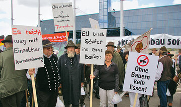 Deutschlands Schfer geben nicht klein bei, sondern setzen den Kampf gegen
die Kennzeichnungsvorschriften jetzt auch mit juristischen Mitteln fort.