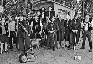 Grndungsmitglieder: Verbandsvertreter von VDL und Landesverbnden sowie Berufsschfer vor dem Schferwagen (gestiftet von der Firma Stark).