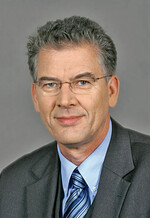 Staatssekretär Dr. Gerd Müller versucht
die Schaf- und Ziegenhalter zu
besänftigen