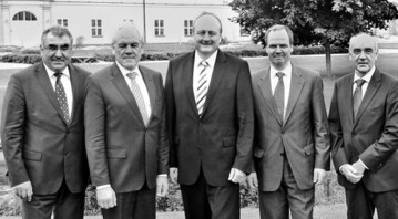 Der neu gewhlte DBV-Vorstand (von links): U. Folgart, W.
Hilse, J. Rukwied, W. Schwarz, N. Schindler)