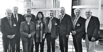 Vertreter von VDL und BDZ mit den Obleuten des Agrarausschusses (von links): J. Lckhoff, K. de Vries, K. Tackmann, F. Ostendorff, O. Humpert, B. Merscher, A. Gerig, Dr. St. Vll, Dr. W. Priesmeier.