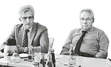 Stellen die KTBL-/VDL-Studie der ffentlichkeit vor: VDL-Vorsitzender Carl Lauenstein
(rechts) und sein Geschftsfhrer Dr. Stefan Vll.