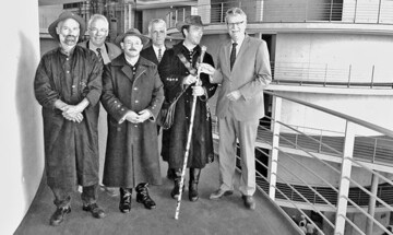 Termin im Deutschen Bundestag (von links): Klaus Seebrger, Carl Lauenstein,
Frank Hahnel, Dr. Stefan Vll, Maik Gersonde und Dr. Hans-Michael Goldmann
mit seinem neuen Hirtenstab.