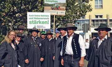 Peter Reuter (vierter von links) mit einer Gruppe Schfern bei der Agrarministerkonferenz in Wrzburg