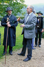 Florian Weber (links) wanderte die Luxemburger
Etappe des Europäischen Hirtenzuges und
sprach in Ouren mit Minister Marco Schank.