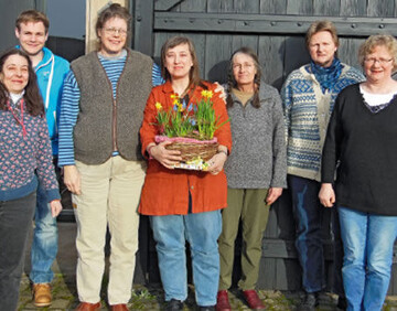 Anke Mckenheim, Schfermeisterin
aus Rieseby in
Schleswig-Holstein (3. v. li.),
wurde bei der Mitgliederversammlung
in Schieder-Schwalenberg
zur neuen Vorsitzenden
des bundesweit ttigen
Zuchtverbands fr Ostpreuische
Skudden und Rauhwollige
Pommersche Landschafe e.V.
(ZV-SP) gewhlt.